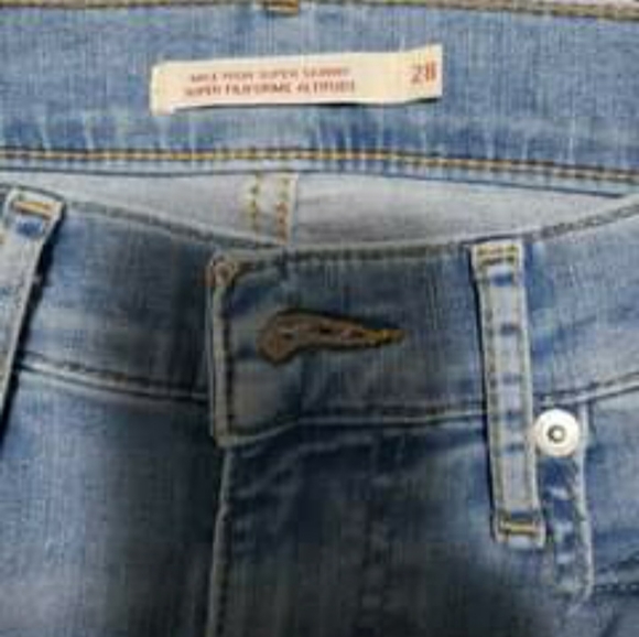 Levi's - Picture 2 of 3